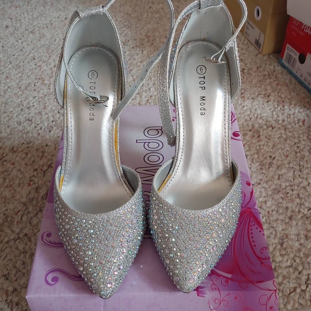 Silver rhinestone closed toe pumps
